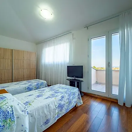Le Bouganville Nocleg ze śniadaniem 3*